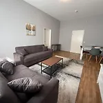 1 Room In Central Location-Magnolia