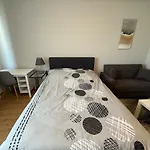 1 Room In Central Location-Magnolia